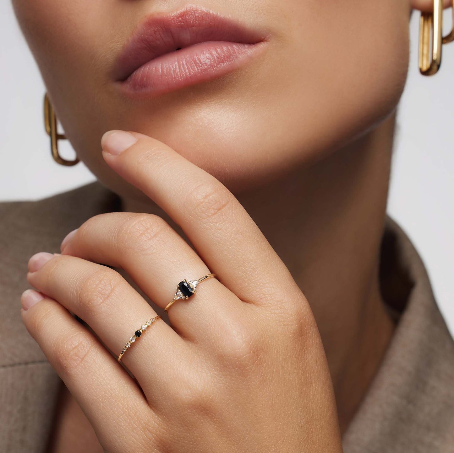 Black Spinel Baguette Ring | Golden