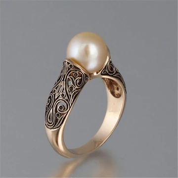 Vintage Gold Ring With Crystal Pearl